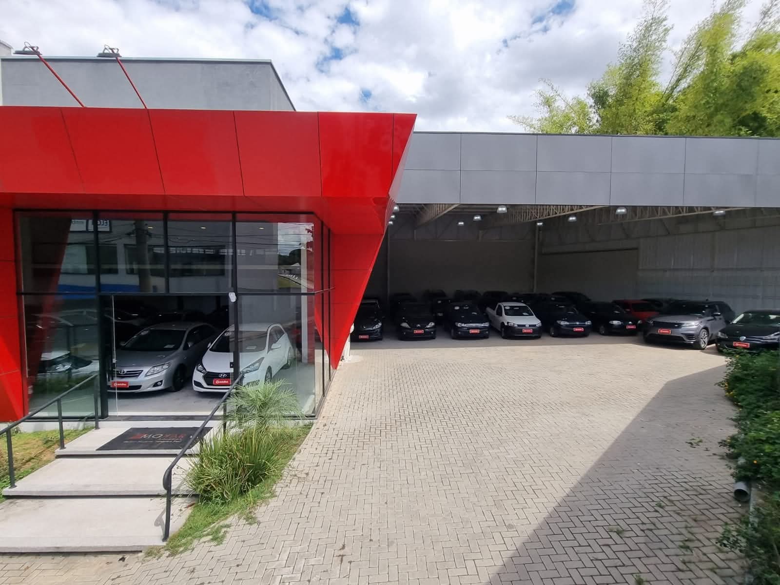 Concessionária de 1.500m²